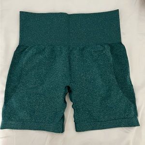 Seamless contour workout shorts